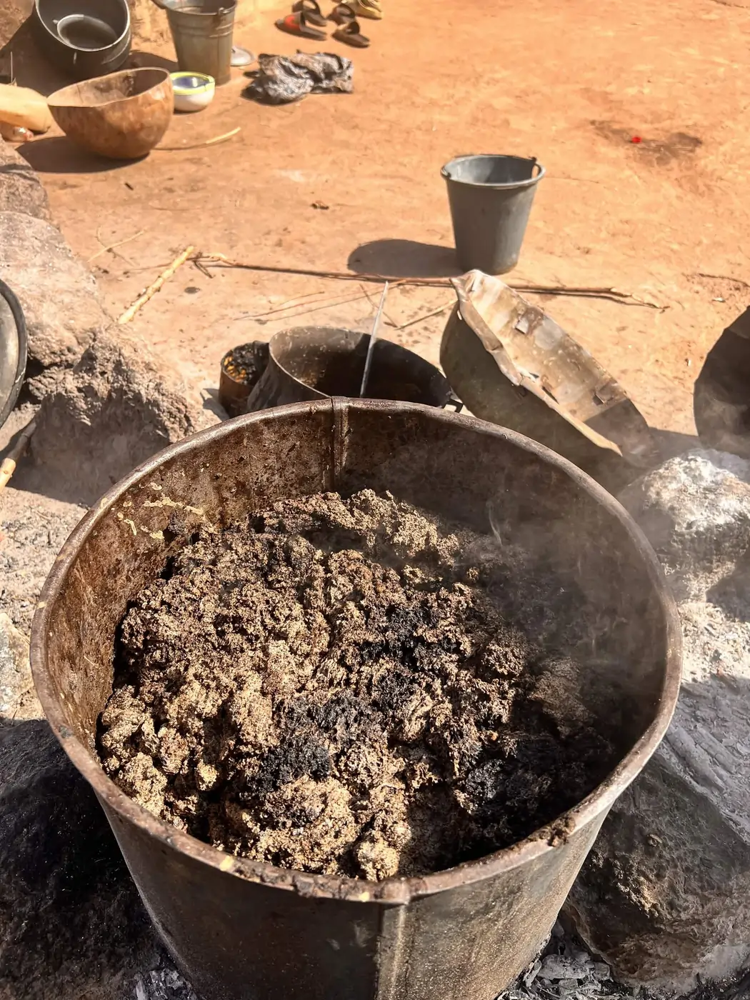 Imagen de jabón negro fabricado en Ghana, Nuni Global